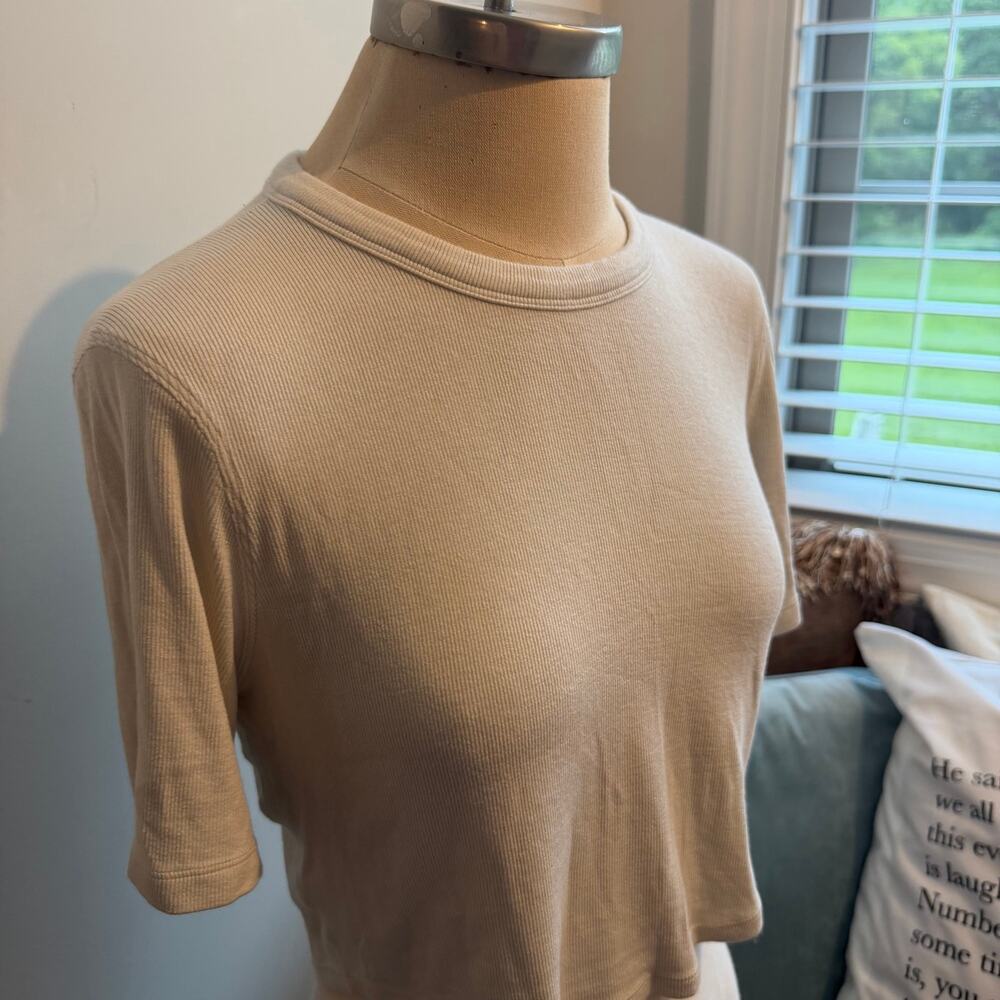 Lululemon Ribbed Cropped Tshirt - Picture 2 of 4